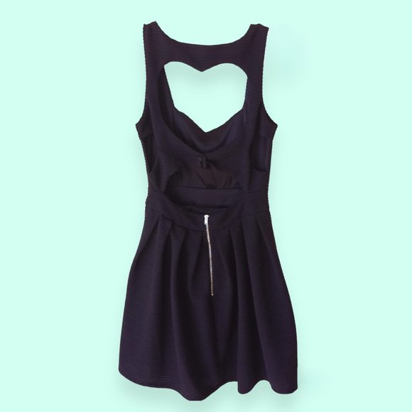 Boutique Little Black Dress with Heart-Cutout & Pleats S - Picture 4 of 7
